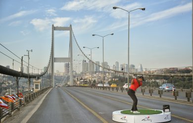 Tiger Woods spiller golf i Istanbul
